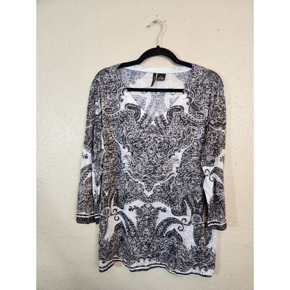 New Directions Womens XL White Black Paisley 3/4 Sleeve V-Neck Rhinestone Top